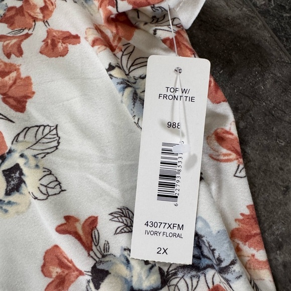 Justify Ivory Floral Top With Tie Size 2X NWT - Picture 4 of 4